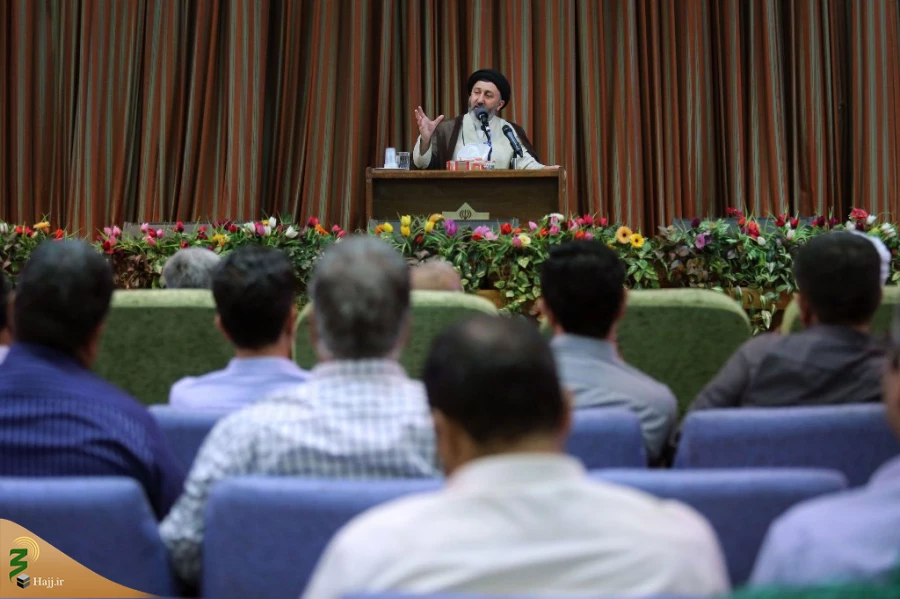معاون فرهنگی بعثه رهبری:

یاری رسانی به حجاج، بیش از دیگران موجب تقرب الی الله می شود 5