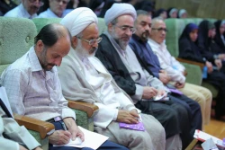 معاون فرهنگی بعثه رهبری:

یاری رسانی به حجاج، بیش از دیگران موجب تقرب الی الله می شود 8