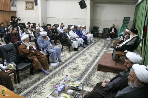 نماینده ولی فقیه در خراسان رضوی در دیدار کارگزاران اهل سنت حج 98 : 



حج یک فرصت ارزشمند برای ارتباط با مسلمانان دنیاست 
 3