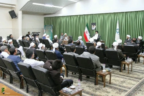 نماینده ولی فقیه در خراسان رضوی در دیدار کارگزاران اهل سنت حج 98 : 



حج یک فرصت ارزشمند برای ارتباط با مسلمانان دنیاست 
 4