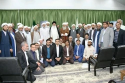 نماینده ولی فقیه در خراسان رضوی در دیدار کارگزاران اهل سنت حج 98 : 



حج یک فرصت ارزشمند برای ارتباط با مسلمانان دنیاست 
 7