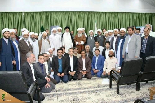نماینده ولی فقیه در خراسان رضوی در دیدار کارگزاران اهل سنت حج 98 : 



حج یک فرصت ارزشمند برای ارتباط با مسلمانان دنیاست 
 7