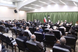 نماینده ولی فقیه در خراسان رضوی در دیدار با کارگزاران حج 98 : 


جریان مدیریت حج در مسیر قداست قرار گرفته است 
 2