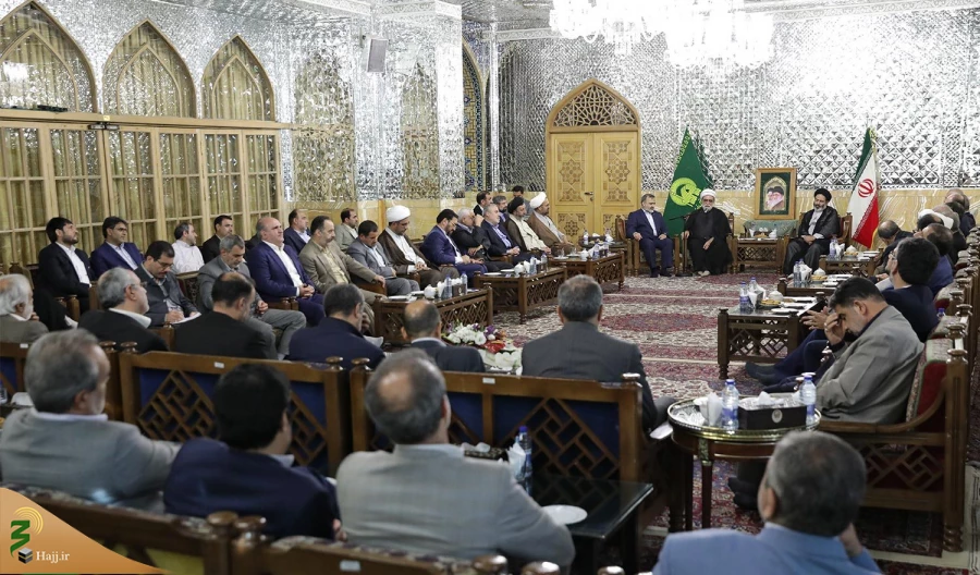 گزارش تصویری/دیدار نماینده ولی‌فقیه در امور حج و زیارت با تولیت آستان قدس رضوی
 9