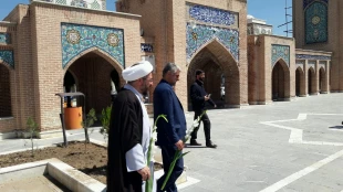 حضور مسئول دفتر نمایندگی بعثه مقام معظم رهبری در استان اردبیل در مزار شهدای فاجعه منا به مناسبت هفته حج 4
