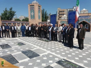 حضور مسئول دفتر نمایندگی بعثه مقام معظم رهبری در استان اردبیل در مزار شهدای فاجعه منا به مناسبت هفته حج 6