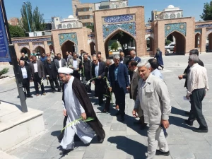  حضور مسئول نماینده بعثه در اردبیل بر سر مزار شهدای فاجعه منا 