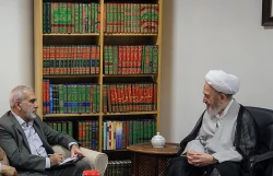 دیدار قائم مقام تولیت آستان قدس رضوی با آیات‌ سبحانی و مکارم شیرازی
 2