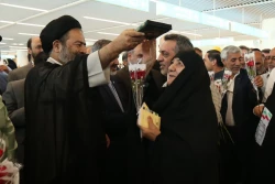در فرودگاه امام خمینی(ره) انجام شد؛

آیین بدرقه زائران اعزامی به حج تمتع ۹۸ 2
