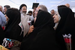 در فرودگاه امام خمینی(ره) انجام شد؛

آیین بدرقه زائران اعزامی به حج تمتع ۹۸ 2