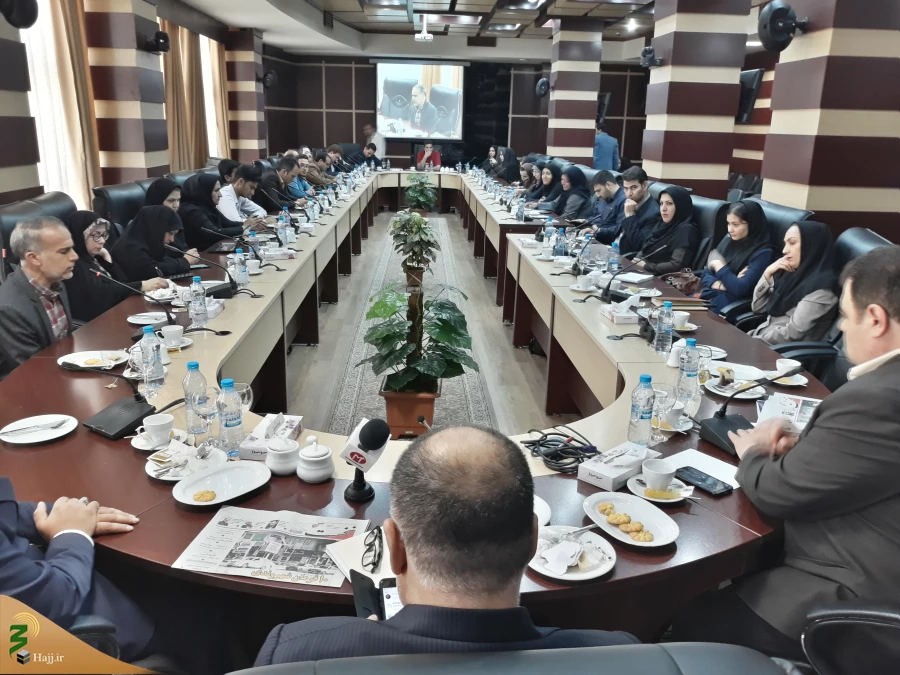 معاون مطبوعاتی و رسانه ای وزارت فرهنگ و ارشاد در مشهد:

هر روز مهربانی اهل بیت (ع) را ترویج کنیم 2