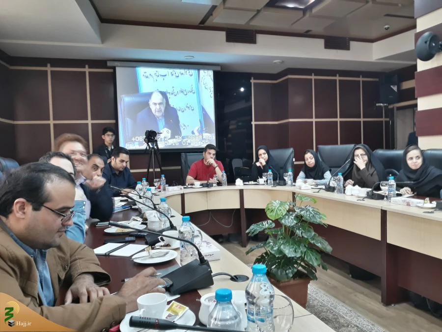 معاون مطبوعاتی و رسانه ای وزارت فرهنگ و ارشاد در مشهد:

هر روز مهربانی اهل بیت (ع) را ترویج کنیم 2