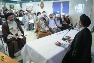 دیدار نماینده ولی فقیه در امور حج وزیارت با روحانیون کاروانهای مستقردرمدینه منوره 4