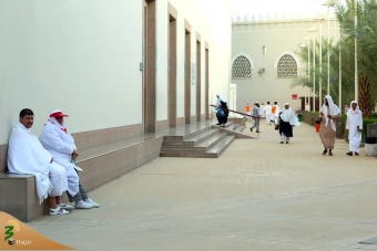 حضورنماینده ولی فقیه در جمع ایرانیان احرام پوش در مسجد شجره 8