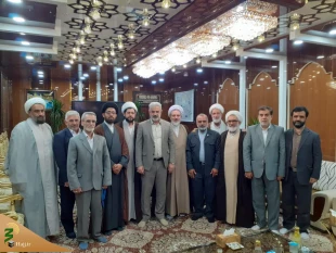 مسئول نمایندگی بعثه مقام معظم رهبری در نجف اشرف با تولیت آستان قدس علوی در فضایی صمیمی دیدار و گفتگو کرد. 4