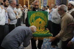 با استقبال پرشور زائران حسینی؛
پرچم بارگاه منور رضوی به کربلا رسید 3