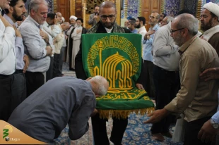 با استقبال پرشور زائران حسینی؛
پرچم بارگاه منور رضوی به کربلا رسید 3