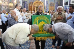 با استقبال پرشور زائران حسینی؛
پرچم بارگاه منور رضوی به کربلا رسید 5