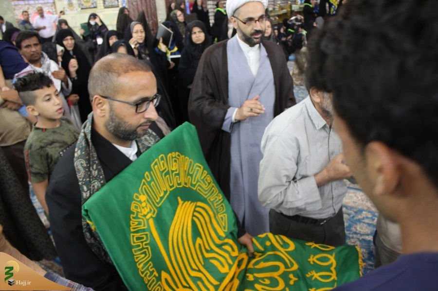 با استقبال پرشور زائران حسینی؛
پرچم بارگاه منور رضوی به کربلا رسید 8