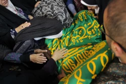 با استقبال پرشور زائران حسینی؛
پرچم بارگاه منور رضوی به کربلا رسید 10