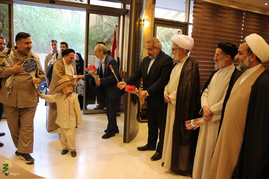 با استقبال نماینده بعثه رهبری در عراق؛

نخستین کاروان دانشجویی عتبات وارد کربلا شد 2