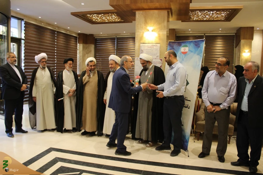 با استقبال نماینده بعثه رهبری در عراق؛

نخستین کاروان دانشجویی عتبات وارد کربلا شد 6