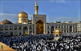 اقامه نماز جماعت به امامت حضرات آیات سبحانی و جوادی آملی در حرم رضوی