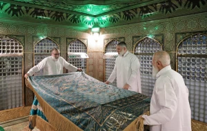 مضجع منور امام علی بن موسی الرضا(ع) غبارروبی شد
