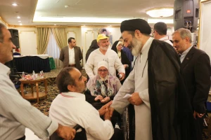 دیدارسرپرست حجاج ایرانی با جانبازان در مدینه، کاروانی که عطر حرم دارد