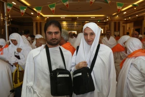 لطف حسین مرا مدینه آورده است