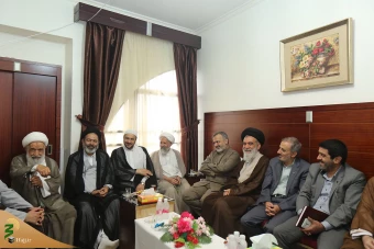 دیدار سرپرست حجاج ایرانی با نمایندگان بعثه های مراجع عظام درمدینه منوره 5