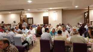 افطار زیبای زائران ایرانی خانه خدا در روز «دحو الارض» 3