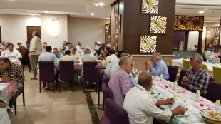 افطار زیبای زائران ایرانی خانه خدا در روز «دحو الارض» 5