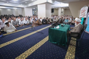 زائران ایرانی درشهادت نهمین امام در مکه به سوگ نشستند