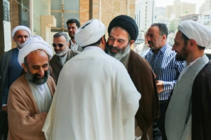 حجاج ایرانی: 

سلام ما را به «آقا» برسانید