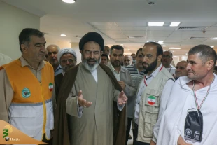 حجاج ایرانی: 

سلام ما را به «آقا» برسانید 6