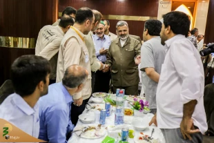 حجاج ایرانی: 

سلام ما را به «آقا» برسانید 10