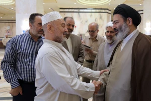 استقبال گرم زائران اهل سنت از سرپرست زائران ایرانی