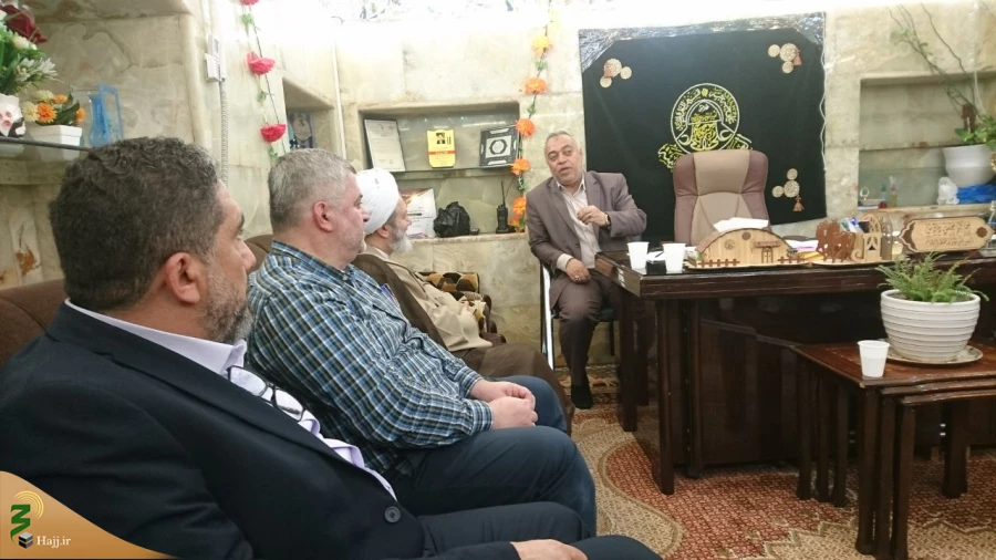 حجت الاسلام کاردان با مسئول حراست حرم مطهر امیرمؤمنان دیدار کرد
 3