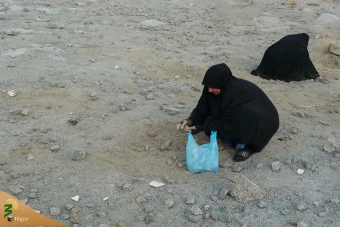 جمع آوری سنگ ریزه برای رمی جمرات  11