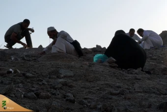 جمع آوری سنگ ریزه برای رمی جمرات 5