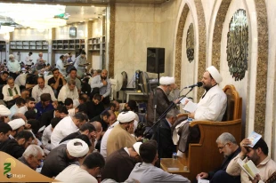 زمزمه روحبخش دعای عرفه زائران ایرانی در حرم سقا 7
