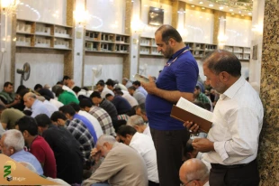 زمزمه روحبخش دعای عرفه زائران ایرانی در حرم سقا 14