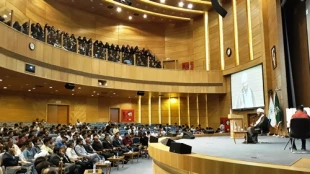 نماینده رهبری در اتحادیه انجمن های اسلامی دانش آموزان: 


هیچ مناسبتی به زیبایی، شکوه و عظمت عید غدیر نداریم 
 3