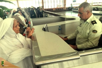 گزارش تصویری بازگشت اولین گروه از حجاج ایرانی به میهن اسلامی
 9