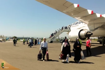 گزارش تصویری بازگشت اولین گروه از حجاج ایرانی به میهن اسلامی
 11