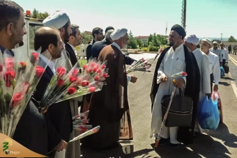 گزارش تصویری بازگشت اولین گروه از حجاج ایرانی به میهن اسلامی
 13