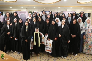 لقاء الحجاج الشباب و الناشئة الايرانيين برئيس بعثة الحج الايرانية