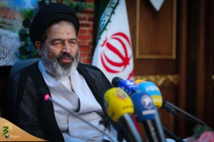 سرپرست حجاج ایرانی: 

احیای سفر عمره منوط به تامین شرایط آن از سوی عربستان است/ امسال در منا شرمنده حجاج شدیم 8