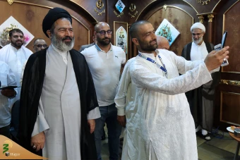 دیدارجمعی از شیعیان کشمیری با سرپرست حجاج ایرانی
 14